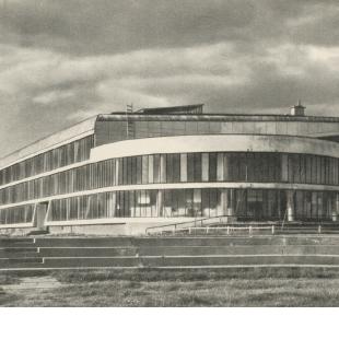1957; druga trybuna; fot.: Edmund Kupiecki, Architektura 1957 nr 10