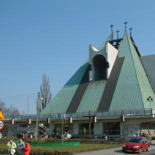 Kościół św. Jana Bosko w Poznaniu; fot.: Radomil talk, CC BY-SA 3.0, https://commons.wikimedia.org/w/index.php?curid=1844747