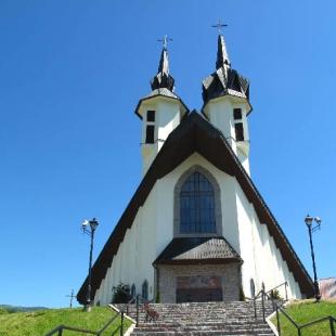 Kościół Matki Bożej Częstochowskiej; fot.: http://www.karmel.czorsztyn.pl/pl/50102/0/Klasztor_w_obiektywie.html