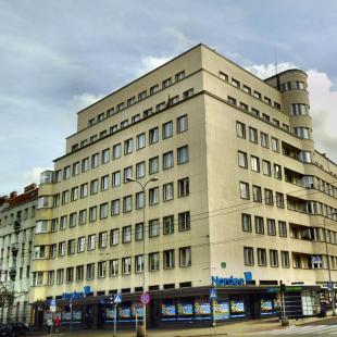 Budynek mieszkalny FE BGK w Gdyni; fot.: Jasny63, CC BY-SA 3.0 pl, https://commons.wikimedia.org/w/index.php?curid=21181824