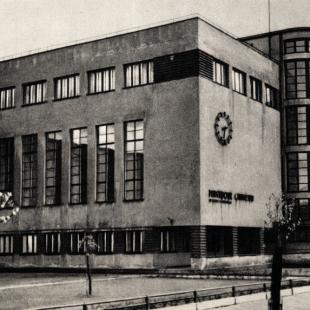 I Liceum Ogólnokształcące w Piekarach Śląskich; fot.: Ziemia Śląska A. Mikulski, Katowice 1937,  http://piekary_slaskie.fotopolska.eu/99974,foto.html?o=b27772&p=1