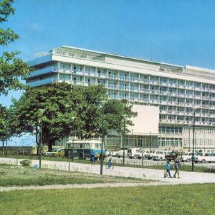 Sanatorium Uzdrowiskowe BAŁTYK w Kołobrzegu (1976); fot.: J. Tymiński, pocztówka KAW, http://koszalin.fotopolska.eu/16812,foto.html?o=b4317&p=1